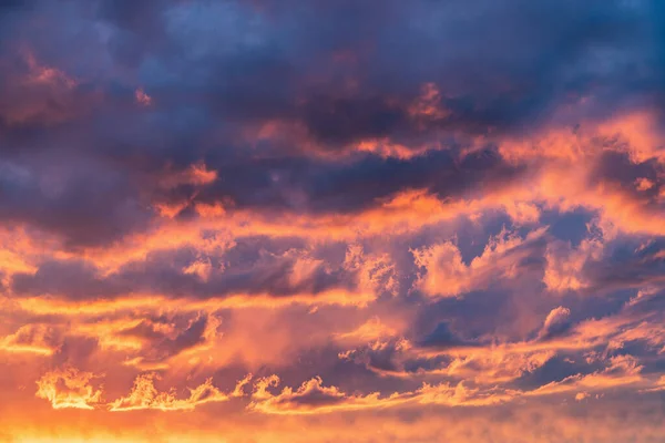 Erstaunliche Wolkenlandschaft Himmel Bei Sonnenuntergang — Stockfoto