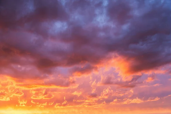 Fantastiske Skyer Himlen Ved Solnedgang Tid - Stock-foto