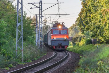Yük treni yaz saatinde hareket eder..
