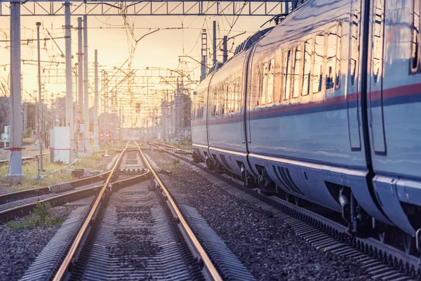 Yüksek Hızlı Tren Gün Batımında Hareket Eder Moskova Rusya — Stok fotoğraf