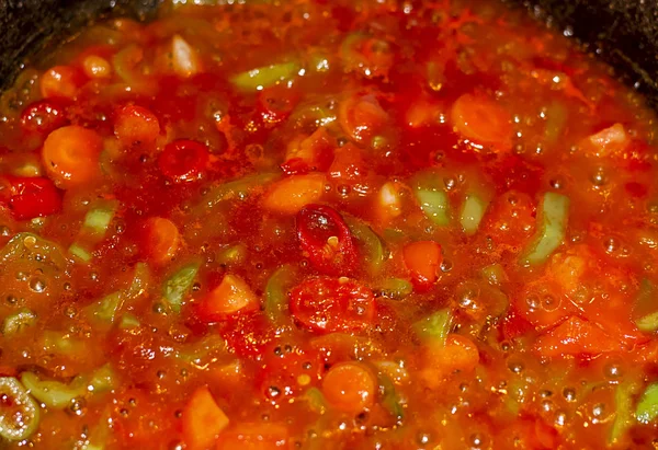 Mexican sauce salsa ranchera, made with onions, garlic, chilli, toasted cumin seeds, Tomatoes. mexican oregano and green peppers — Stock Photo, Image