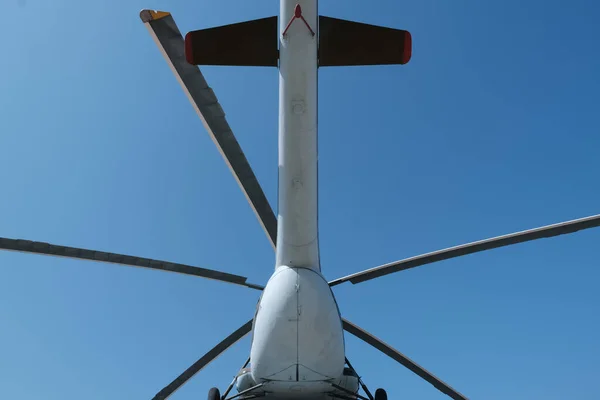旧ソ連とロシアの軍事機器 ロシアの戦闘ヘリコプターの古いネジ ロシア連邦軍の文化とレクリエーションの軍事愛国公園 愛国者 2020年3月8日 — ストック写真