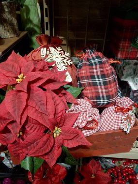 İç cephede Noel dekorunun nesneleri.