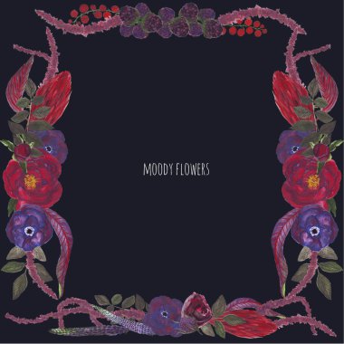 El yapımı gouache desenli çiçekler, yapraklar ve böğürtlenler koyu renk duvar arkasında karamsar çiçekler.