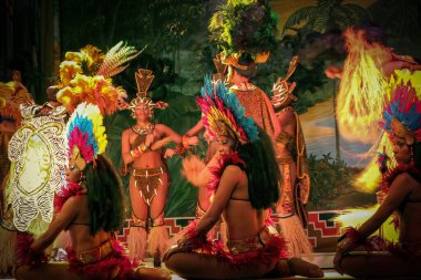 Rio de Janeiro, Brezilya, 03.22.2018. Gösteri, Hintlilerin renkli ulusal kostümler içindeki tipik danslarını yansıtıyor..