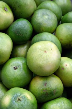 Greyfurt hasadı. Bir sürü greyfurt. Gıda dokuları ve arka planlar için greyfurtlar. Greyfurt arkaplanı.