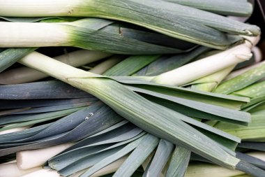 Mağazanın sebze reyonunda.