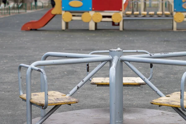 Güneşli Bir Bahar Gününde Boş Bir Modern Oyun Parkı Çocukların — Stok fotoğraf