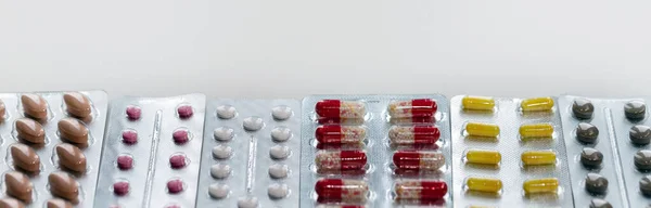 Vitaminler Tabletler Toplamış Yakın Plan Bulanık Arkaplan Metin Eklenecek Yer — Stok fotoğraf