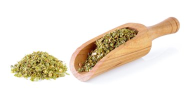 Beyaz arka plan üzerinde kurutulmuş kekik