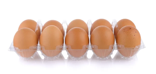 Huevos en paquete aislados sobre fondo blanco — Foto de Stock