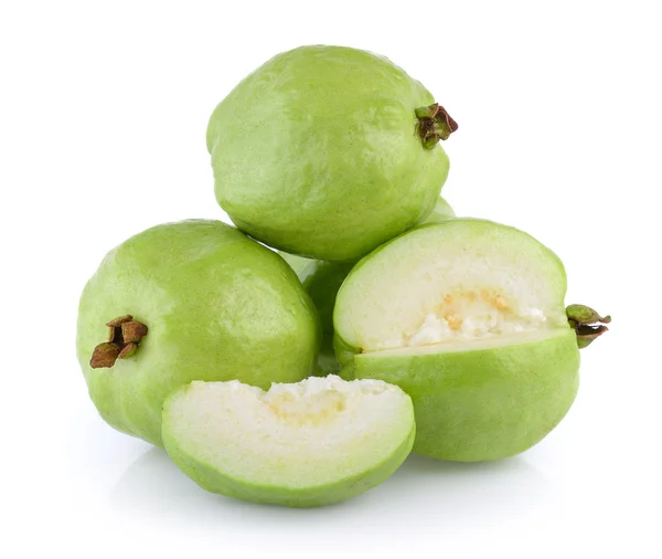 Guava beyaz arkaplanda — Stok fotoğraf