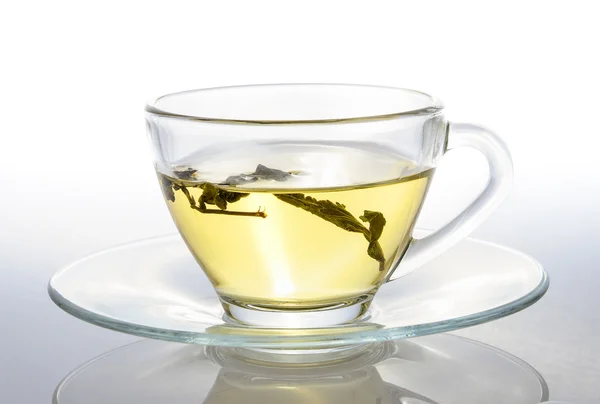 Taza de té sobre fondo blanco — Foto de Stock