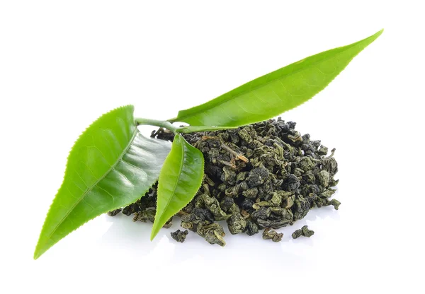 Зелений чайний лист ізольований на білому тлі — стокове фото
