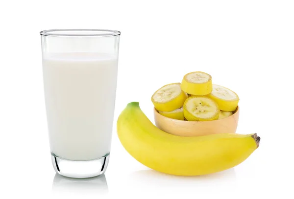 Vidro de leite e banana isolado sobre fundo branco — Fotografia de Stock