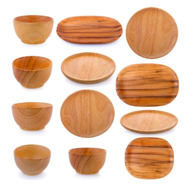 ahşap plaka ve beyaz arka plan üzerinde kase