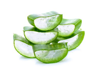 aloe vera beyaz arkaplanda izole