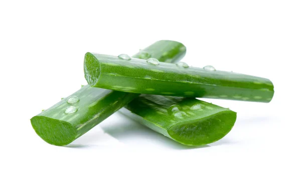 Aloe Vera frisches Blatt isoliert auf weißem Hintergrund — Stockfoto