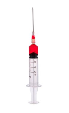  Beyaz arka plan üzerinde izole kırmızı sıvı plastik şırınga