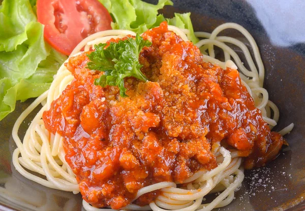 Spaghetti with tomato sauce in plate — Stock Photo, Image