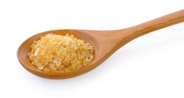 Beyaz zemin üzerine tahta kaşık kahve şeker