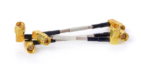Conectores SMA de alta frequência isolados em fundo branco. Ouro — Fotografia de Stock