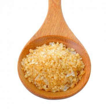 Beyaz zemin üzerine tahta kaşık kahve şeker