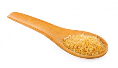 Beyaz zemin üzerine tahta kaşık kahve şeker