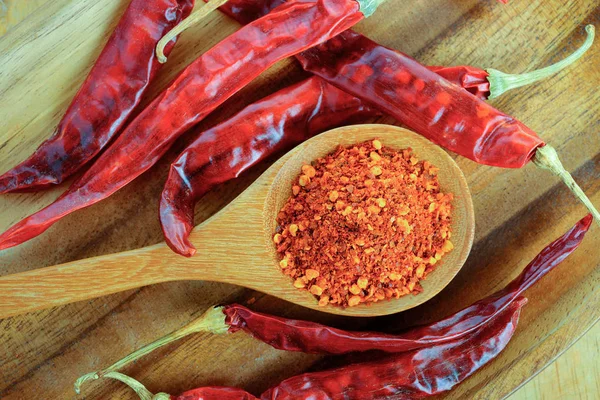 Cayenne bors egy kanálban — Stock Fotó