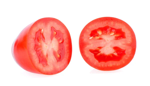Rebanada de tomate vegetal aislada sobre fondo blanco — Foto de Stock
