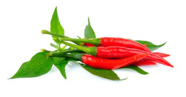 yaprak beyaz zemin üzerine kırmızı biber