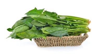 Sepette Beyaz arka plan üzerinde izole ıspanak yaprakları