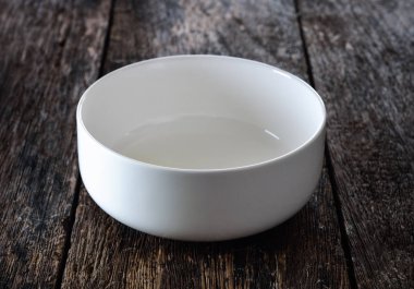 ahşap üzerine boş kase