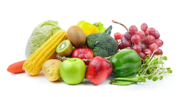 Legumes e frutas sobre fundo branco — Fotografia de Stock