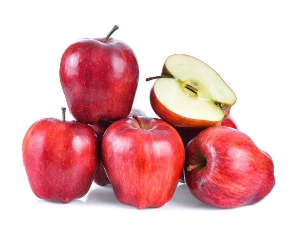 แอปเปิ้ลสีแดงบนพื้นหลังสีขาว — ภาพถ่ายสต็อก
