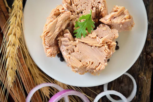 Canned tuna fish in plate — Stock Photo, Image