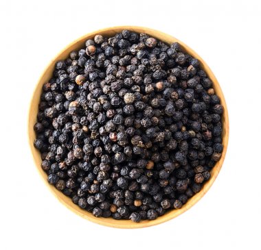 kara biber kase beyaz arka plan üzerinde