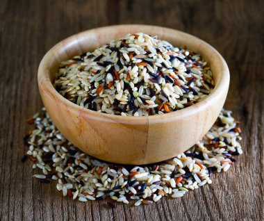 Kahverengi pirinç tohumu kase