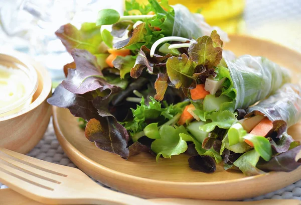 Salatbrötchen gesunde Ernährung — Stockfoto