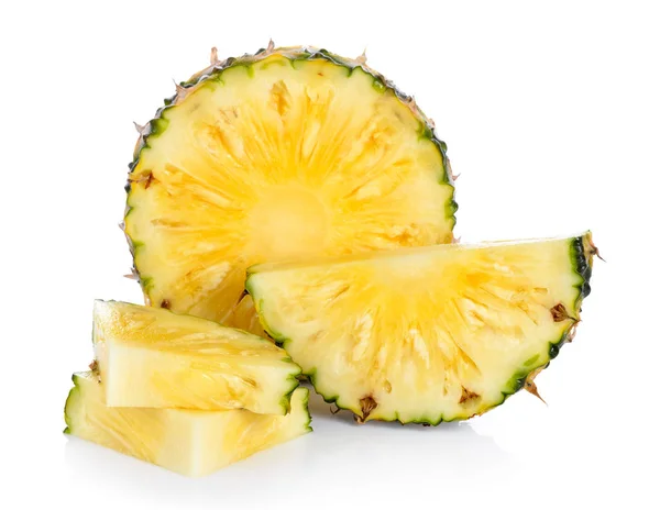 Ananas plak geïsoleerd op witte achtergrond — Stockfoto
