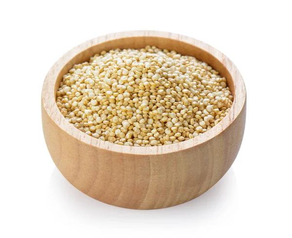 Quinoa i en skål på vit bakgrund — Stockfoto