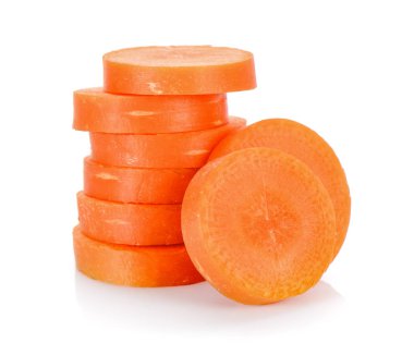 beyaz izole havuç dilimi