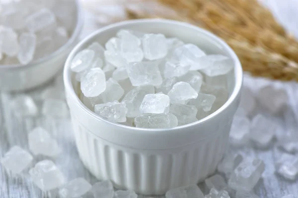 Λευκό βράχο ζάχαρη σε μπολ — Φωτογραφία Αρχείου