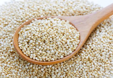 Tahta kaşıkla Quinoa