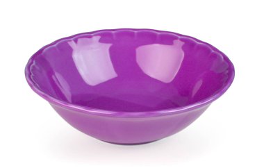 Beyaz arkaplanda seramik kase