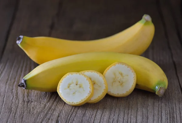 Plátano sobre madera — Foto de Stock