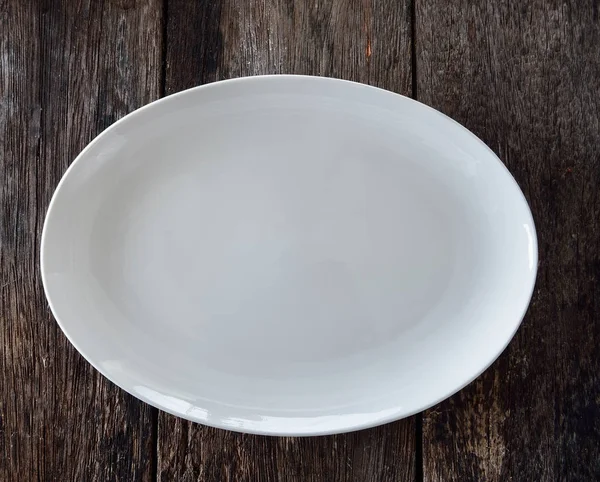 Boş beyaz plaka üzerinde ahşap