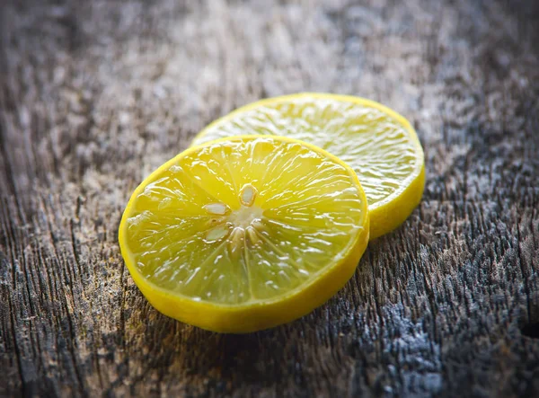 Lime slice on wood background — Stock Photo, Image