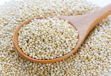 Tahta kaşıkla Quinoa