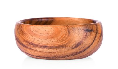 Beyaz arka planda ahşap kase